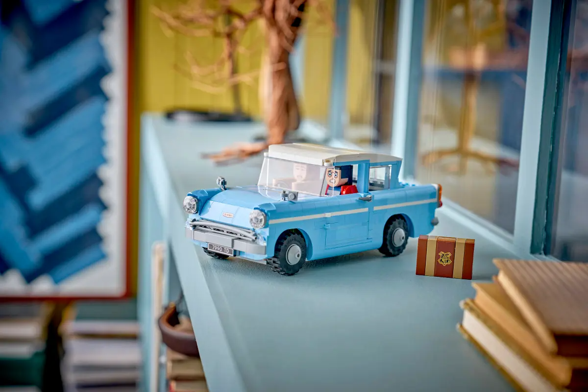 Enchanted Flying Ford Anglia™ - 76470