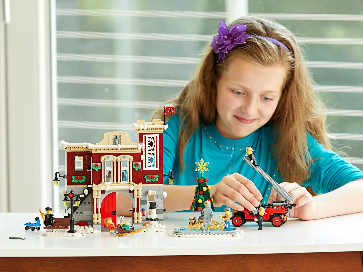 Winter Village Fire Station - 10263