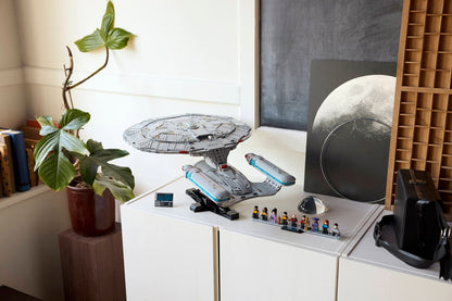 Star Trek: U.S.S. Enterprise NCC-1701-D™ - 10356