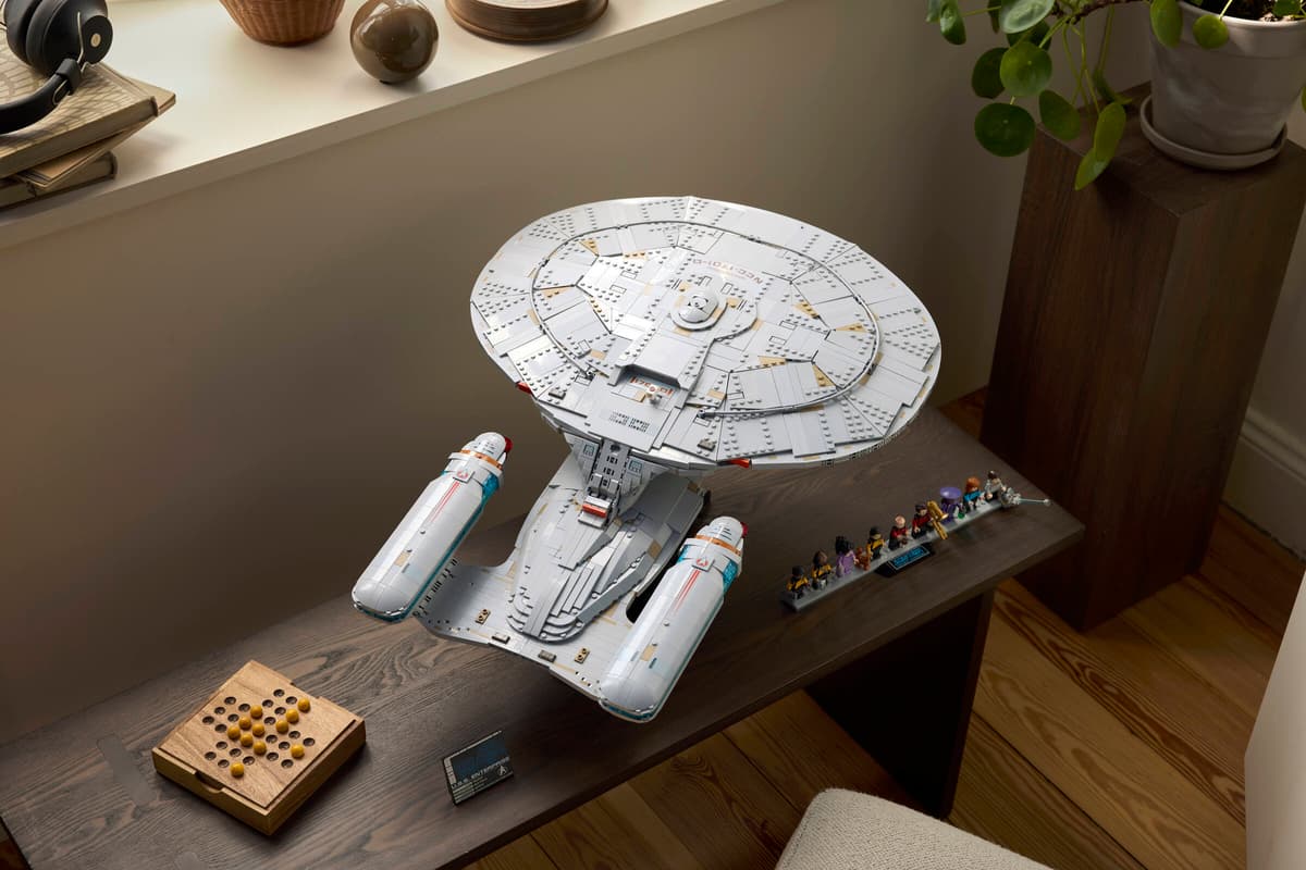 Star Trek: U.S.S. Enterprise NCC-1701-D™ - 10356