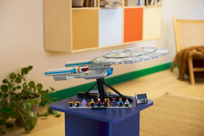 Star Trek: U.S.S. Enterprise NCC-1701-D™ - 10356