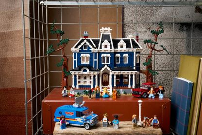 Stranger Things: The Creel Family Home - 11370