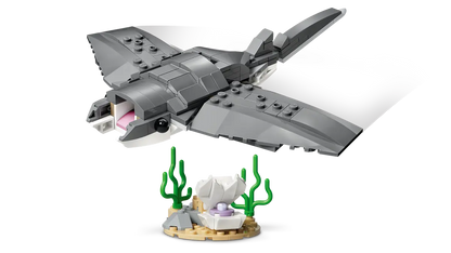 Wild shark with treasure chest - 31381