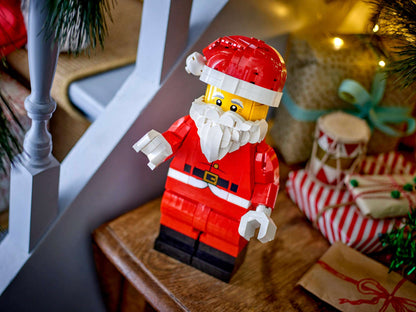Up-Scaled Santa Minifigure - 40820