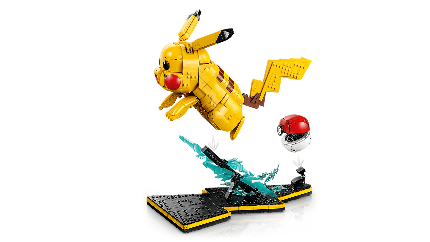 Pikachu and Poké Ball - 72152