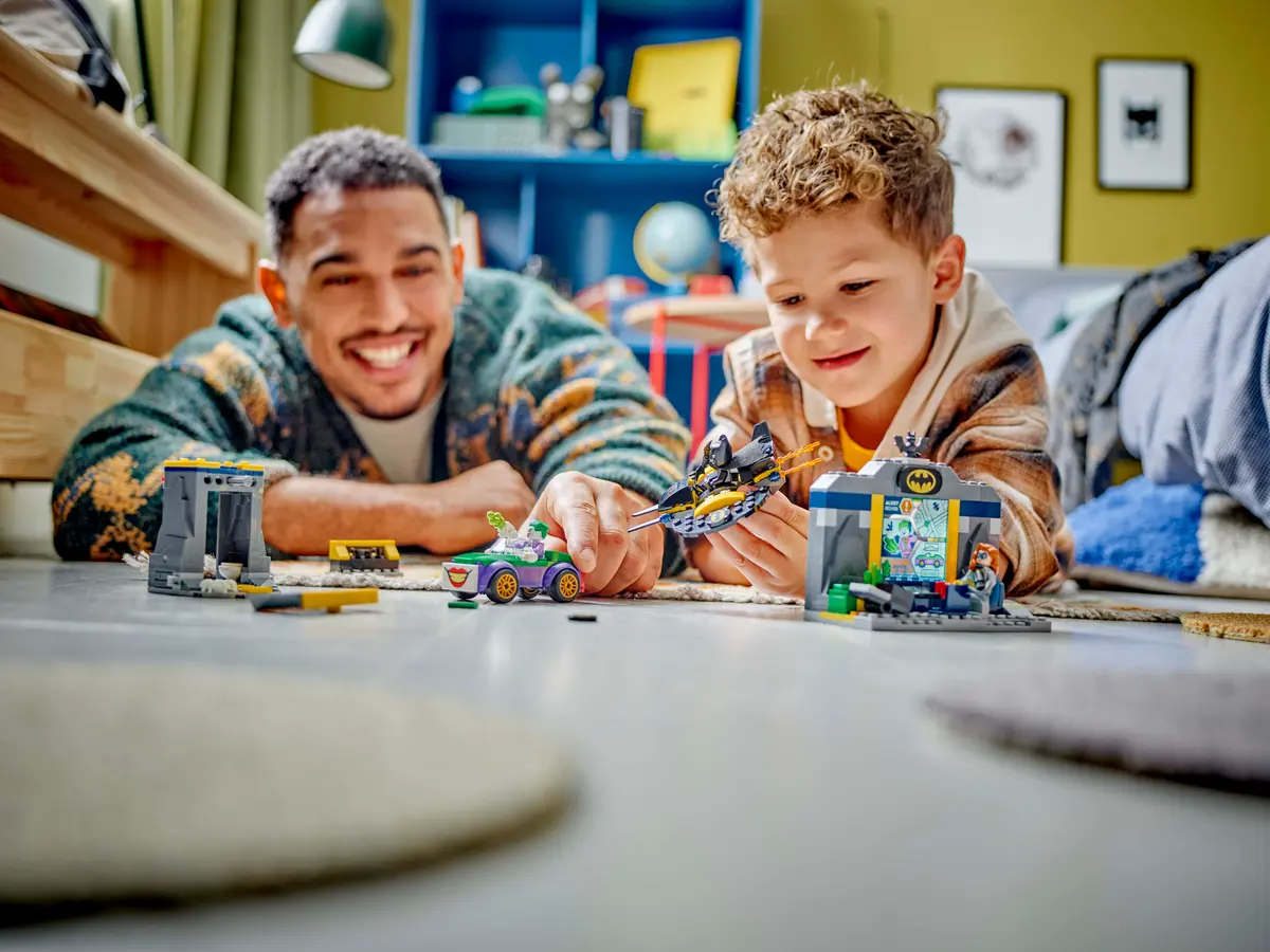 De Batcave™ met Batman™, Batgirl™ en The Joker™ - 76272