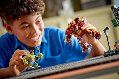 Ultimate Battle: Hulkbuster vs. Hulk - 76343
