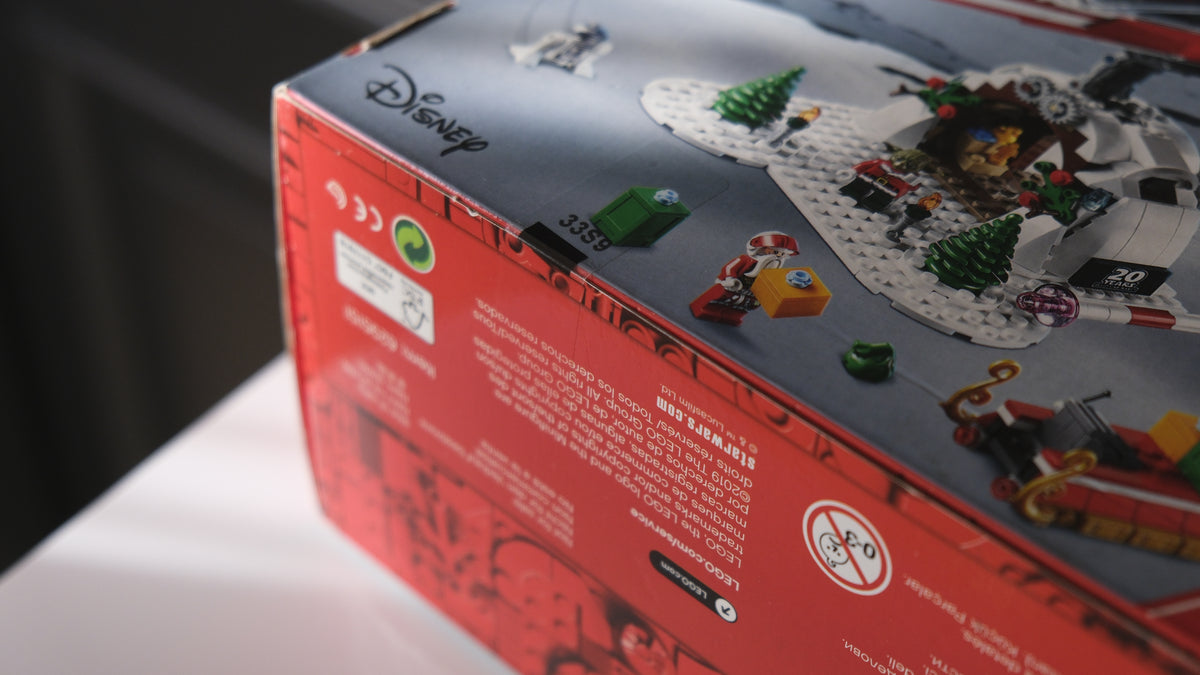Employee Exclusive - Christmas X-wing - 4002019